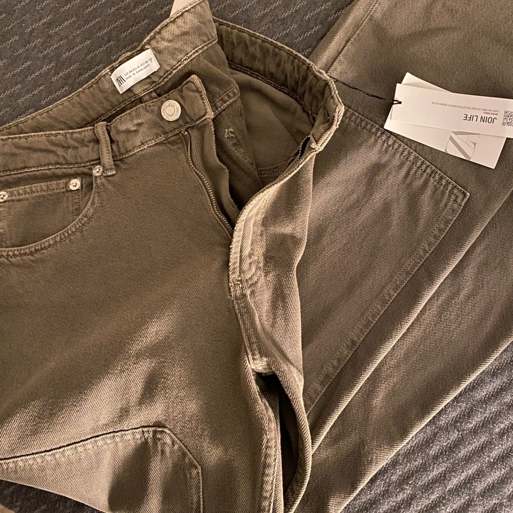 Mid Rise Green Jeans - Picture 5 of 7